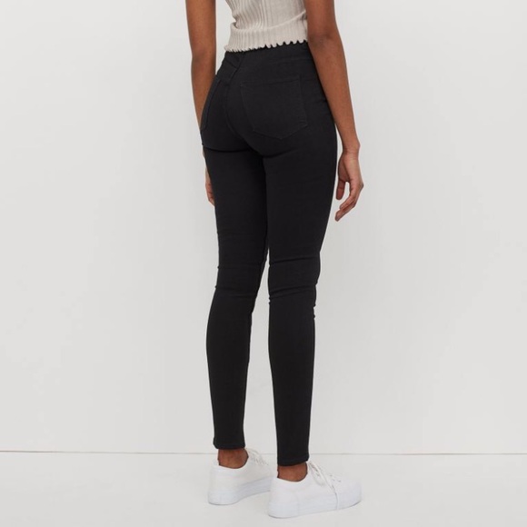 H&M super skinny high jeans in black. Size US 0. - Picture 2 of 10